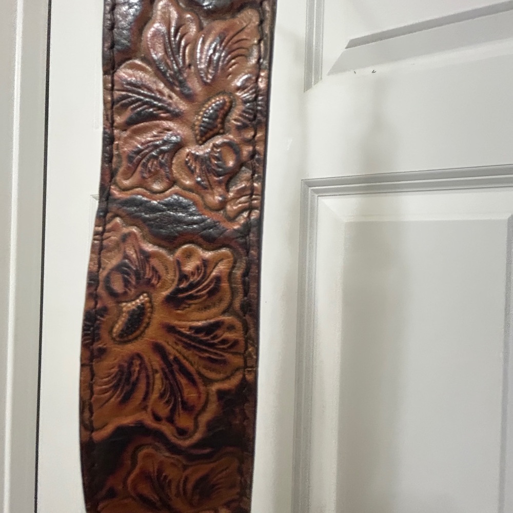 Patricia Nash guitar strap adjustable Floral Leather in Brown.
